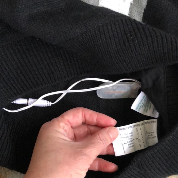 NWT LIGHT UP XMAS SWEATER MEDIUM BATTERY - Picture 4 of 6